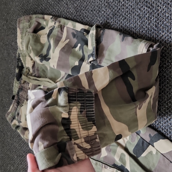 Women's Slim Cargo Joggers - Picture 2 of 2